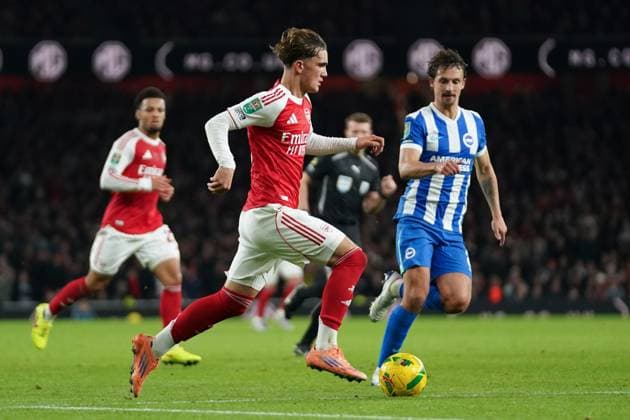Arsenal v Brighton & Hove Albion, Carabao Cup Max Dowman of Arsenal under pressure from Olivier Boscagli of Brighton & Hove Albion during the Arsenal v Brighton & Hove Albion Carabao Cup Round of 16 match at the Emirates Stadium, London, England on 29 October 2025 Credit: Dylan Hepworth Every Second Media Editorial use only. All images are copyright Every Second Media Limited. No images may be reproduced without prior permission. All rights reserved. Premier League and Football League images are subject to licensing agreements with Football DataCo Limited. see https: www.football-dataco.com Copyright: xIMAGO EveryxSecondxMediax ESM-1646-0029 DylanxHepworthx xEveryxSecondxMediax