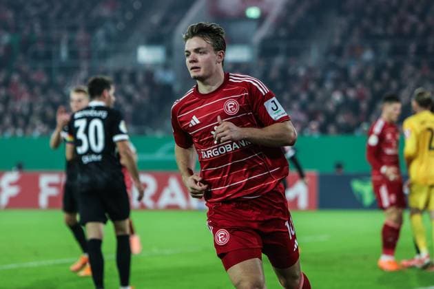 Sport, Football, DFB Pokal Season 2025 2026 2 Round Fortuna Düsseldorf SC Freiburg 29 10 2025, MERKUR SPIEL ARENA Christian Rasmussen Fortuna Düsseldorf, 10 Düsseldorf MERKUR SPIEL ARENA North Rhine-Westphalia Germany