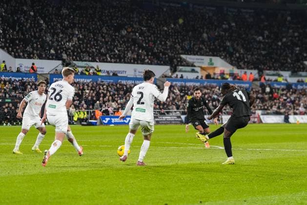 Carabao Cup Last 16 Swansea City v Manchester City JÃ rÃ my Doku of Manchester City scores his teams first goal during the Carabao Cup Last 16 Swansea City vs Manchester City at Swansea.com Stadium, Swansea, United Kingdom, 29th October 2025 (Photo by Andrew Lewis News Images) Swansea Swansea.com Stadium West Glamorgan United Kingdom Copyright: xAndrewxLewis NewsxImagesx