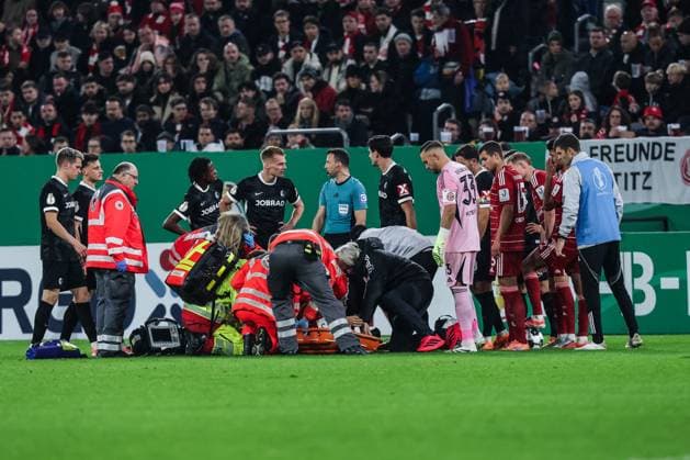 Sport, Football, DFB Cup season 2025 2026 2nd round Fortuna Düsseldorf SC Freiburg 29 10 2025, MERKUR SPIEL ARENA Matthias Zimmermann Fortuna Düsseldorf, 25 has to be carried off the pitch injured Düsseldorf MERKUR SPIEL ARENA North Rhine-Westphalia Germany