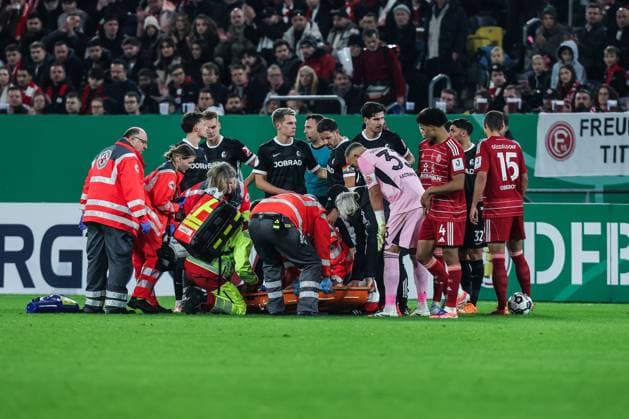 Sport, Football, DFB Cup season 2025 2026 2nd round Fortuna Düsseldorf SC Freiburg 29 10 2025, MERKUR SPIEL ARENA Matthias Zimmermann Fortuna Düsseldorf, 25 has to be carried off the pitch injured Düsseldorf MERKUR SPIEL ARENA North Rhine-Westphalia Germany