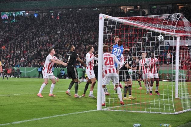Harry Kane Bayern Muenchen , center back, scores the goal with this header to 1 3 29 10 2025, Soccer DFB Pokal, Season 2025 2026, 2 Round, 1 FC Köln FC Bayern München DFB regulations prohibit any use of photographs as image sequences and or quasi video Koeln Rhein Energie Stadion Nordrhein Westfalen Germany Team2
