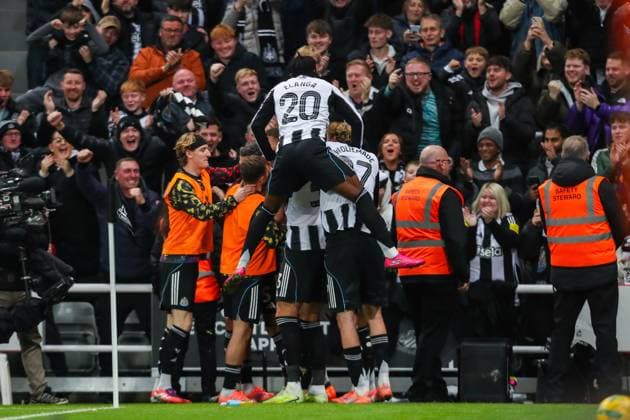 Newcastle United v Tottenham Hotspur, Carabao Cup Fabian Schär Of Newcastle United scores a GOAL 1-0 and celebrates during the Newcastle United v Tottenham Hotspur Carabao Cup Round of 16 match at St. James Park, Newcastle Upon Tyne, England on 29 October 2025 Credit: Lee Keuneke Every Second Media Editorial use only. All images are copyright Every Second Media Limited. No images may be reproduced without prior permission. All rights reserved. Premier League and Football League images are subject to licensing agreements with Football DataCo Limited. see https: www.football-dataco.com Copyright: xIMAGO EveryxSecondxMediax ESM-1647-0033 LeexKeunekex xEveryxSecondxMediax
