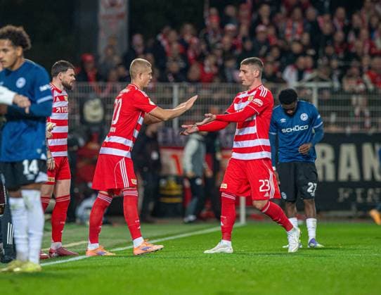 Soccer, Men, Season 2025 2026, DFB Pokal 2 Round , 1 FC Union Berlin DSC Arminia Bielefeld, f l Oliver Burke 1 FC Union Berlin , Dmytro Bogdanov 1 FC Union Berlin , Andrej Ilic 1 FC Union Berlin , 29 10 2025, Copyright: xSebastianxRäppold MatthiasxKochx