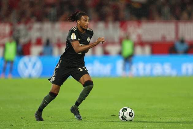 Michael Olise (FC Bayern München) in Aktion, am Ball, Einzelaktion waehrend des DFB-Pokal Spiels 1.FC Köln v FC Bayern München, RheinEnergieStadion am 29. October 2025 in Köln, Deutschland. (Foto von Oliver Kaelke DeFodi Images) +++ Michael Olise (FC Bayern München) controls the ball during the DFB-Pokal match between 1.FC Köln v FC Bayern München at RheinEnergieStadion on October 29, 2025 in Cologne, Germany. (Photo by Oliver Kaelke DeFodi Images) (Photo by Oliver Kaelke DeFodi Images) Michael Olise FC Bayern Munich in action, on the ball, single action during the DFB Pokal match 1 FC Köln v FC Bayern München, RheinEnergieStadion on October 29, 2025 in Cologne, Germany Photo by Oliver Kaelke DeFodi Images Michael Olise FC Bayern München controls the ball during the DFB Pokal match between 1 FC Köln v FC Bayern München at RheinEnergieStadion on October 29, 2025 in Cologne, Germany Photo by Oliver Kaelke DeFodi Images Photo by Oliver Kaelke DeFodi Images