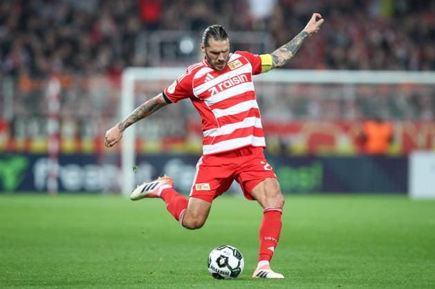 29 10 2025, xtgx, Fußball DFB Pokal 2 Runde Union Berlin Arminia Bielefeld emspor, v l Christopher Trimmel Union Berlin, 28 Freisteller, Einzelbild, Ganzkoerper, single frame DFL DFB REGULATIONS PROHIBIT ANY USE OF PHOTOGRAPHS as IMAGE SEQUENCES and or QUASI VIDEO Berlin