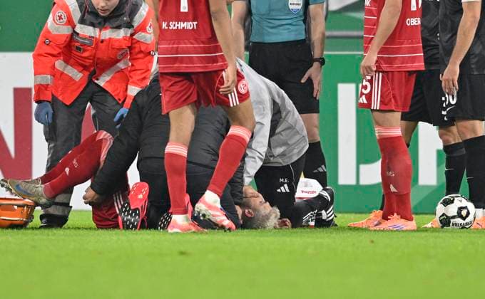 Matthias Zimmermann Fortuna Düsseldorf injured on the ground, injury, football, DFB Pokal, 2 Hauptrunde, Fortuna Duesseldorf SC Freiburg, am 29 10 2025 in Duesseldorf Germany DFB regulations prohibit any use of photographs as image sequences and or quasi video Â