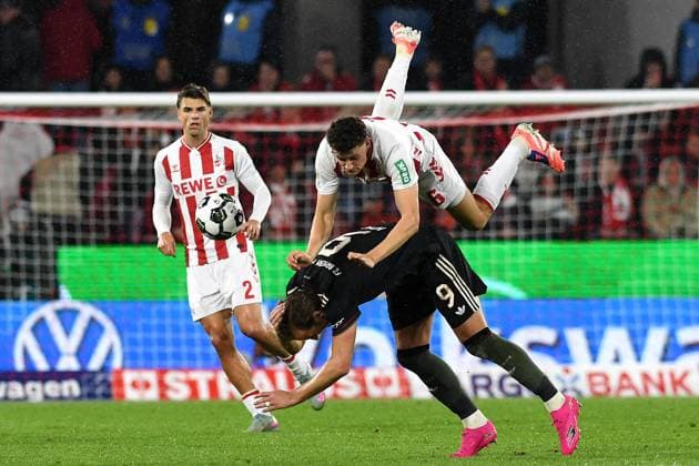 Harry Kane (FC Bayern Muenchen) und Eric Martel (1. FC Koeln) im Zweikampf waehrend des Spiels der 2. Runde im DFB-Pokal zwischen 1. FC Köln und FC Bayern München im Rhein-Energie-Stadion am 29. October 2025 in Köln, Deutschland. (Foto von Ralf Treese DeFodi Images) +++ Harry Kane (FC Bayern Muenchen) und Eric Martel (1. FC Koeln) battle for the ball during the DFB-Cup - Second Round match between 1. FC Koeln and FC Bayern München at Rhein-Energie-Stadion on October 29, 2025 in Koeln, Germany. (Photo by Ralf Treese DeFodi Images) DFB DFL REGULATIONS PROHIBIT ANY USE OF PHOTOGRAPHS AS IMAGE SEQUENCES AND OR QUASI-VIDEO. (Photo by Ralf Treese DeFodi Images) Harry Kane FC Bayern Muenchen and Eric Martel 1 FC Koeln in a duel during the DFB Cup Second Round match between 1 FC Koeln and FC Bayern München at Rhein Energie Stadion on October 29, 2025 in Koeln, Germany Photo by Ralf Treese DeFodi Images Harry Kane FC Bayern Muenchen and Eric Martel 1 FC Koeln battle for the ball during the DFB Cup Second Round match between 1 FC Koeln and FC Bayern München at Rhein Energie Stadion on October 29, 2025 in Koeln, Germany Photo by Ralf Treese DeFodi Images DFB DFL REGULATIONS PROHIBIT ANY USE OF PHOTOGRAPHS AS IMAGE SEQUENCES AND OR QUASI VIDEO Photo by Ralf Treese DeFodi Images