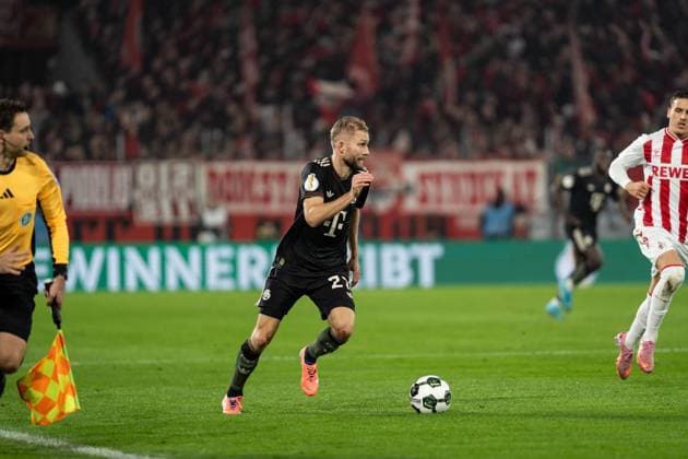 GER, DFB Pokal 2 Runde, 1 FC Köln vs FC Bayern München Muenchen 29 10 2025, RheinEnergieSTADION, Köln, GER, DFB Pokal 2 Runde, 1 FC Köln vs FC Bayern München Muenchen im Bild Konrad Laimer FC Bayern München Muenchen, 27 Einzelaktion Ganzkörper Ganzkoerper Ball am Fuß nordphotoxGmbHxx xChristianxSchulze nph000300