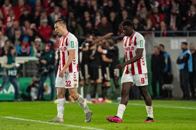 GER, DFB Pokal 2 Runde, 1 FC Köln vs FC Bayern München Muenchen 29 10 2025, RheinEnergieSTADION, Köln, GER, DFB Pokal 2 Runde, 1 FC Köln vs FC Bayern München Muenchen im Bild Torjubel Jubel über das Tor zum 1 3 durch Harry Kane FC Bayern München Muenchen, 9 Kristoffer Lund 1 FC Köln Koeln, 32 und Ragnar Ache 1 FC Köln Koeln, 9 Gestik, Mimik, Emotionen nordphotoxGmbHxx xChristianxSchulze nph000300