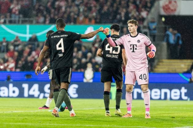 DFB Pokal 1 FC Koeln vs FC Bayern Muenchen, 29 10 2025 COLOGNE, GERMANY OCTOBER 29 Jonathan Tah FC Bayern Muenchen, 4 and Jonas Urbig FC Bayern Muenchen, 40 high five during the DFB Pokal match between 1 FC Koeln vs FC Bayern Muenchen at RheinEnergiestadion on matchday 2 of DFB Pokal on October 28, 2025 in Cologne, Germany DFB REGULATIONS PROHIBIT ANY USE OF PHOTOGRAPHS AS IMAGE SEQUENCES AND OR QUASI VIDEO Copyright: xBEAUTIFULxSPORTS Wunderlx