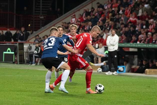 Soccer, Men, Season 2025 2026, DFB Pokal 2 Round , 1 FC Union Berlin Arminia Bielefeld, f l Leon Schneider Arminia Bielefeld , Dmytro Bogdanov 1 FC Union Berlin , 29 10 2025, Copyright: xMatthiasxKochx