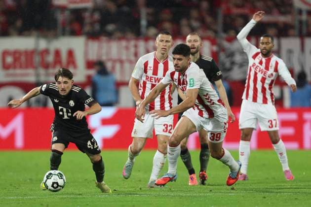 Lennart Karl (FC Bayern München) und Cenk Özkancar (1. FC Koeln) im Zweikampf waehrend des DFB-Pokal Spiels 1.FC Köln v FC Bayern München, RheinEnergieStadion am 29. October 2025 in Köln, Deutschland. (Foto von Oliver Kaelke DeFodi Images) +++ Lennart Karl (FC Bayern München) und Cenk Özkancar (1. FC Koeln) battle for the ball during the DFB-Pokal match between 1.FC Köln v FC Bayern München at RheinEnergieStadion on October 29, 2025 in Cologne, Germany. (Photo by Oliver Kaelke DeFodi Images) (Photo by Oliver Kaelke DeFodi Images) Lennart Karl FC Bayern München and Cenk Özkancar 1 FC Koeln in a duel during the DFB Pokal match 1 FC Köln v FC Bayern München, RheinEnergieStadion on October 29, 2025 in Cologne, Germany, Germany Photo by Oliver Kaelke DeFodi Images Lennart Karl FC Bayern München and Cenk Özkancar 1 FC Koeln battle for the ball during the DFB Pokal match between 1 FC Köln v FC Bayern München at RheinEnergieStadion on October 29, 2025 in Cologne, Germany Photo by Oliver Kaelke DeFodi Images Photo by Oliver Kaelke DeFodi Images
