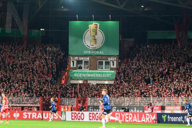 in the picture v l Scoreboard 1 1, Waldseite, GER, Berlin, 1 FC Union Berlin vs Arminia Bielefeld DFB Pokal , Bundesliga, Football, DFB, Spielzeit 2025 2026, Alte Foersterei, DFB DFL REGULATIONS PROHIBIT ANY USE OF PHOTOGRAPHS AS IMAGE SEQUENCES AND OR QUASI VIDEO, 29 10 25, Copyright: HMBxMedia UwexKoch