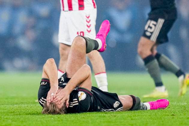 COLOGNE, GERMANY - OCTOBER 29: Harry Kane of Bayern Munchen lies on the ground with an injury during the DFB Cup match between 1. FC Koln and FC Bayern Munchen at RheinEnergieStadion on October 29, 2025 in Cologne, Germany. (Photo by Rene Nijhuis) SPO  Copyright: xRenexNijhuis