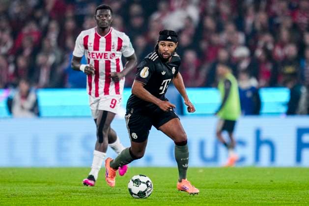 COLOGNE, GERMANY - OCTOBER 29: Serge Gnabry of Bayern Munchen dribbles with the ball during the DFB Cup match between 1. FC Koln and FC Bayern Munchen at RheinEnergieStadion on October 29, 2025 in Cologne, Germany. (Photo by Rene Nijhuis) SPO  Copyright: xRenexNijhuis