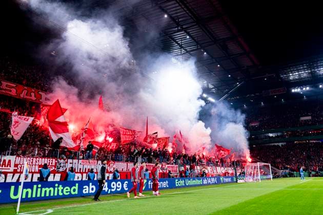 COLOGNE, GERMANY - OCTOBER 29: Supporters of 1.FC KÃ¶ln set off light pyro fireworks during the DFB Cup match between 1. FC Koln and FC Bayern Munchen at RheinEnergieStadion on October 29, 2025 in Cologne, Germany. (Photo by Rene Nijhuis) SPO  Copyright: xRenexNijhuis