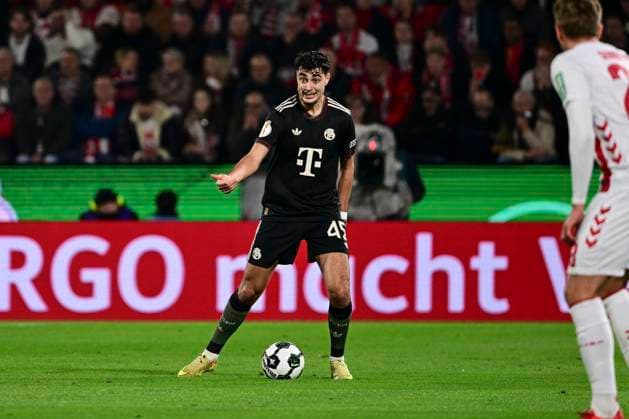 Alexandar Pavlovic 45 FC Bayern Muenchen , 1 FC Koeln vs FC Bayern Muenchen, DFB Pokal, 2 Runde, 29 10 2025 DFB regulations prohibit any use of photographs as image sequences and or quasi video Koeln Nordrhein Westfalen Germany Copyright: xkolbert-press MarcxNiemeyerx