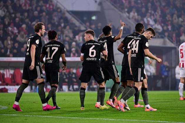 Goal celebration for 1 1 by Luis Diaz 14 FC Bayern Muenchen , 1 FC Koeln vs FC Bayern Muenchen, DFB Pokal, 2 Runde, 29 10 2025 DFB regulations prohibit any use of photographs as image sequences and or quasi video Koeln Nordrhein Westfalen Germany Copyright: xkolbert-press MarcxNiemeyerx
