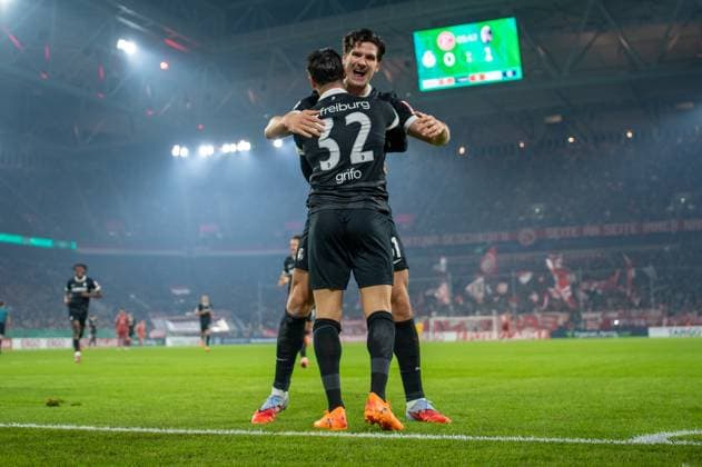 Germany Soccer DFB Cup 2025 26, 2nd round Fortuna Düsseldorf vs SC Freiburg Merkur Spiel Arena Düsseldorf Goal and goal celebration to 0 2 by Vincenzo Grifo SC Freiburg, 32 Joy, emotions, jubilation with Igor Matanovic SC Freiburg, 31 Düsseldorf North Rhine-Westphalia Germany Copyright: xCelinaxLeiersx
