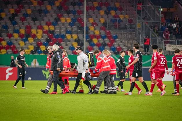 Germany Soccer DFB Cup 2025 26, 2nd round Fortuna Düsseldorf vs SC Freiburg Merkur Spiel Arena Düsseldorf Matthias Zimmermann Fortuna Düsseldorf, 25 has to leave the pitch injured Düsseldorf North Rhine-Westphalia Germany Copyright: xJOERANxSTEINSIEKx