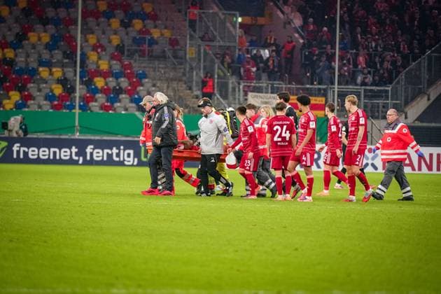 Germany Soccer DFB Cup 2025 26, 2nd round Fortuna Düsseldorf vs SC Freiburg Merkur Spiel Arena Düsseldorf Matthias Zimmermann Fortuna Düsseldorf, 25 has to leave the pitch injured Düsseldorf North Rhine-Westphalia Germany Copyright: xJOERANxSTEINSIEKx