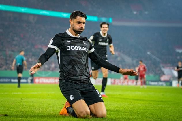 Germany Soccer DFB Cup 2025 26, 2nd round Fortuna Düsseldorf vs SC Freiburg Merkur Spiel Arena Düsseldorf Goal and goal celebration to 0 2 by Vincenzo Grifo SC Freiburg, 32 Joy, emotions, jubilation Düsseldorf North Rhine-Westphalia Germany Copyright: xCelinaxLeiersx