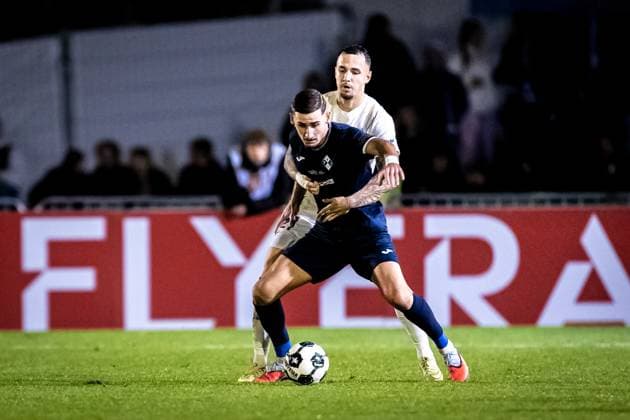 29 10 2025, Football, Season 2025 2026, DFB Cup, Vöhlinstadion Illertissen, 2 Round, FV Illertissen 1 FC Magdeburg, v lh 21 Falko Michel 1 FC Magdeburg , 8 Milos Cocic FV Illertissen Illertissen Vöhlinstadion Bayern Germany xRHR PHOTO LFx Copyright: RHR-FOTOx RHR-FOTO LF