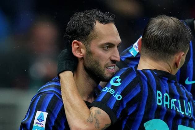 Inter Milan s Hakan Calhanoglu celebrates after scoring 1-0 during the Serie A soccer match between Inter and Fiorentina at the San Siro Stadium in Milan , north Italy - Wednesday , October 29 , 2025. - Soccer .  Copyright: xSpada LaPressex