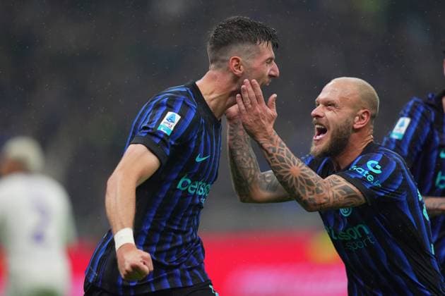 Inter MilanÕs Petar Sucic celebrates after scoring 2-0 during the Serie A soccer match between Inter and Fiorentina at the San Siro Stadium in Milan , north Italy - Wednesday , October 29 , 2025. - Soccer .  Copyright: xSpada LaPressex