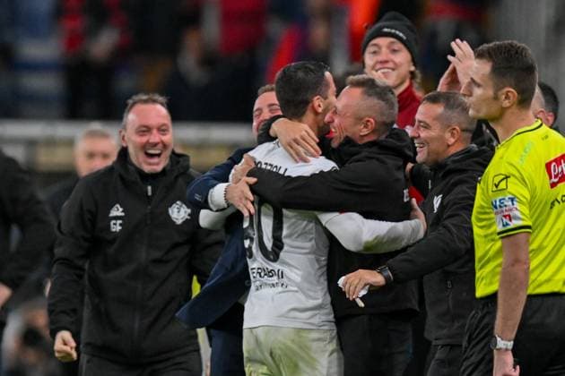 Cremonese s Federico Bonazzoli celebrates after scoring a goal for his team during the Serie A soccer match between Genoa and Cremonese at the Luigi Ferraris Stadium in Genoa, Italy - Wednesday 29, October 19, 2025. - Soccer .  Copyright: xTanoxPecoraro LaPressex