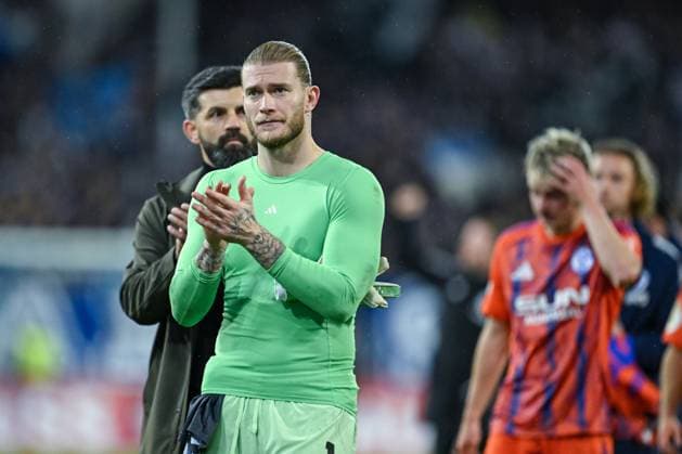 29 10 2025, Football, DFB Cup, 2 Round, Season 2025 2026, FC Schalke 04 SV Darmstadt 98, Goalkeeper Loris Karius FC Schalke 04 , Coach Miron Muslic FC Schalke 04 xRHR PHOTO YYx Copyright: KROEGER RHR-FOTOx RHR-FOTO YY