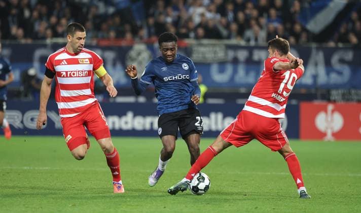 Rani Khedira, Benjamin Boakye, Janik Haberer duel Match scene Action Sport Soccer Football DFB Pokal 2 Round Men Season 2025 2026 29 10 2025 1 FC Union Berlin FCU vs DSC Arminia Bielefeld DFL regulations prohibit any use of photographs as image sequences and or quasi video