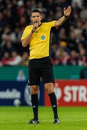 Referee Deniz Aytekin Oberasbach , FSV Mainz 05 vs VFB Stuttgart, Football, DFB Pokal, 2 Round, Season 2025 2026, 29 10 2025 DFB regulations prohibit any use of photographs as image sequences and or quasi video FSV Mainz 05 vs VFB Stuttgart, Football, DFB Pokal, 2 Round, Season 2025 2026, 29 10 2025 Copyright: xEibner-Pressefoto AlexanderxNeisx EP_ANS