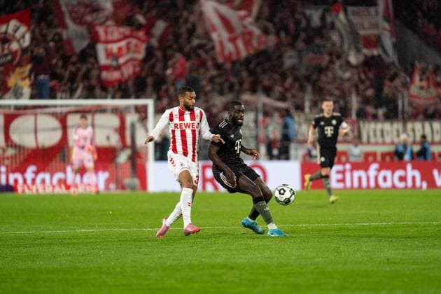 GER, DFB Pokal 2 Runde, 1 FC Köln vs FC Bayern München Muenchen 29 10 2025, RheinEnergieSTADION, Köln, GER, DFB Pokal 2 Runde, 1 FC Köln vs FC Bayern München Muenchen im Bild Zweikampf zwischen Dayot Upamecano FC Bayern München Muenchen, 2 und Linton Maina 1 FC Köln Koeln, 37 nordphotoxGmbHxx xChristianxSchulze nph000300