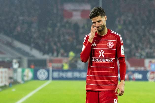 DFB Pokal, Fortuna Duesseldorf vs SC Freiburg, 29 10 2025 DUESSELDORF, GERMANY OCTOBER 29 Anouar El Azzouzi Fortuna Duesseldorf, 8 disappointed during the DFB Pokal match between Fortuna Duesseldorf and SC Freiburg in the second round of DFB Pokal at Merkur Spiel Arena on October 29, 2025 in Duesseldorf, Germany DFL regulations prohibit any use of photographs as image sequences and or quasi video Copyright: xBEAUTIFULxSPORTS Meuselx
