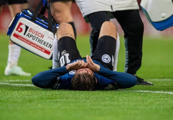 Soccer, Men, Season 2025 2026, DFB Pokal 2 Round , 1 FC Union Berlin DSC Arminia Bielefeld, Marvin Mehlem Bielefeld on the ground, 29 10 2025, Copyright: xSebastianxRäppold MatthiasxKochx