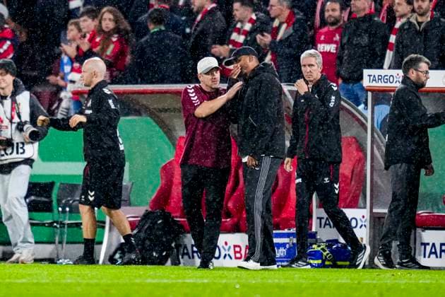 COLOGNE, GERMANY - OCTOBER 29: The 1.FC Koln head coach Lukas Kwasniok and Bayern Munchen head coach Vincent Kompany thank each other after the final whistle during the DFB Cup match between 1. FC Koln and FC Bayern Munchen at RheinEnergieStadion on October 29, 2025 in Cologne, Germany. (Photo by Rene Nijhuis) SPO  Copyright: xRenexNijhuis