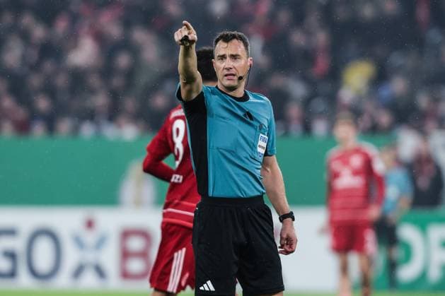 Sport, Football, DFB Cup Season 2025 2026 2nd round Fortuna Düsseldorf SC Freiburg 29 10 2025, MERKUR SPIEL ARENA Felix Zwayer Referee Düsseldorf MERKUR SPIEL ARENA North Rhine-Westphalia Germany
