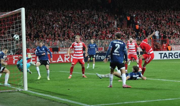 Danilho Doekhi scores the goal to make it 2 1 Sport Soccer Football DFB Pokal 2 Round Men Season 2025 2026 29 10 2025 1 FC Union Berlin FCU vs DSC Arminia Bielefeld DFL regulations prohibit any use of photographs as image sequences and or quasi video