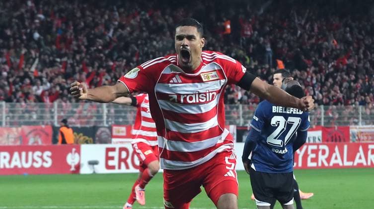 Danilho Doekhi cheers after 2 1 joy emotion jubilation sport soccer soccer DFB Pokal 2 round men season 2025 2026 29 10 2025 1 FC Union Berlin FCU vs DSC Arminia Bielefeld DFL regulations prohibit any use of photographs as image sequences and or quasi video