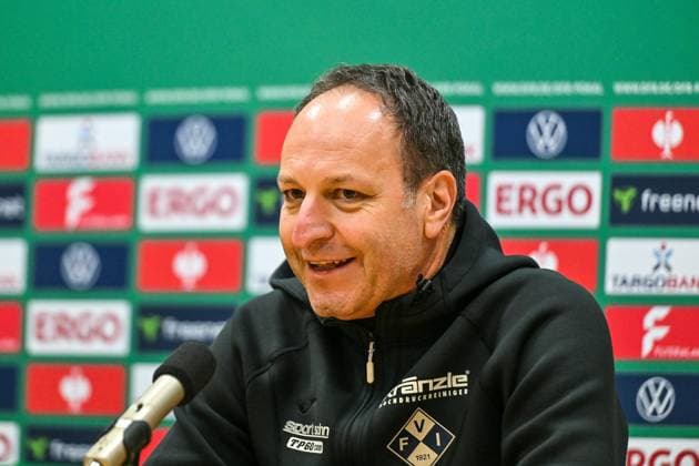 GER, DFB Pokal, FV Illertissen vs 1 FC Magdeburg 29 10 2025, Voehlinstadion, Illertissen, GER, DFB Pokal, FV Illertissen vs 1 FC Magdeburg, in the picture Holger Bachthaler Illertissen , Press conference after the end of the match nordphotoxGmbHx xHafner nph00200