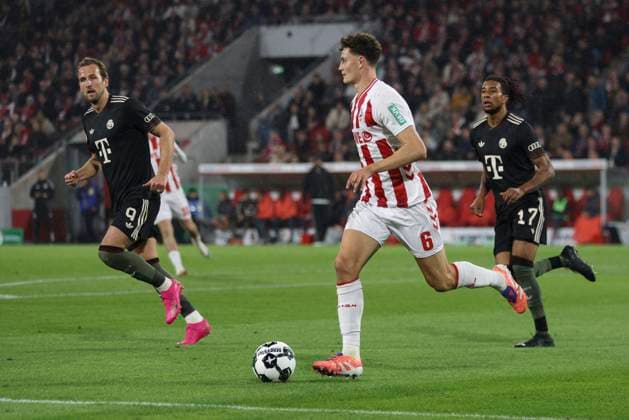 Eric Martel (1. FC Koeln) in Aktion, am Ball, Einzelaktion waehrend des DFB-Pokal Spiels 1.FC Köln v FC Bayern München, RheinEnergieStadion am 29. October 2025 in Köln, Deutschland. (Foto von Oliver Kaelke DeFodi Images) +++ Eric Martel (1. FC Koeln) controls the ball during the DFB-Pokal match between 1.FC Köln v FC Bayern München at RheinEnergieStadion on October 29, 2025 in Cologne, Germany. (Photo by Oliver Kaelke DeFodi Images) (Photo by Oliver Kaelke DeFodi Images) Eric Martel 1 FC Koeln in action, on the ball, single action during the DFB Pokal match 1 FC Köln v FC Bayern München, RheinEnergieStadion on October 29, 2025 in Cologne, Germany Photo by Oliver Kaelke DeFodi Images Eric Martel 1 FC Koeln controls the ball during the DFB Pokal match between 1 FC Köln v FC Bayern München at RheinEnergieStadion on October 29, 2025 in Cologne, Germany Photo by Oliver Kaelke DeFodi Images Photo by Oliver Kaelke DeFodi Images