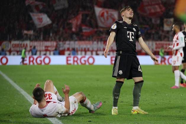 Lennart Karl (FC Bayern München) gestikuliert, Gestik waehrend des DFB-Pokal Spiels 1.FC Köln v FC Bayern München, RheinEnergieStadion am 29. October 2025 in Köln, Deutschland. (Foto von Oliver Kaelke DeFodi Images) +++ Lennart Karl (FC Bayern München) gestures during the DFB-Pokal match between 1.FC Köln v FC Bayern München at RheinEnergieStadion on October 29, 2025 in Cologne, Germany. (Photo by Oliver Kaelke DeFodi Images) (Photo by Oliver Kaelke DeFodi Images) Lennart Karl FC Bayern München gestures, gestures during the DFB Pokal match 1 FC Köln v FC Bayern München, RheinEnergieStadion on October 29, 2025 in Cologne, Germany Photo by Oliver Kaelke DeFodi Images Lennart Karl FC Bayern München gestures during the DFB Pokal match between 1 FC Köln v FC Bayern München at RheinEnergieStadion on October 29, 2025 in Cologne, Germany Photo by Oliver Kaelke DeFodi Images Photo by Oliver Kaelke DeFodi Images