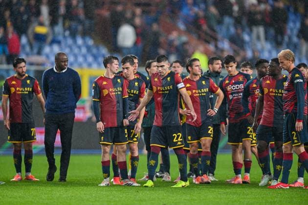 GenoaÕs players at the end of the match during the Serie A soccer match between Genoa and Cremonese at the Luigi Ferraris Stadium in Genoa, Italy - Wednesday 29, October 19, 2025. - Soccer .  Copyright: xTanoxPecoraro LaPressex