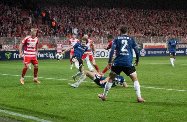 Soccer, Men, Season 2025 2026, DFB Pokal 2 Round , 1 FC Union Berlin Arminia Bielefeld, Danilho Doekhi 2 v r , 1 FC Union scores the goal to 2 1, left Dmytro Bogdanov 1 FC Union Berlin , 29 10 2025, Copyright: xMatthiasxKochx