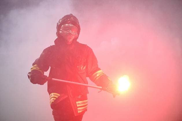 October 29, 2025, Genoa, ITALY: Genoa fans threw smoke bombs onto the pitch and the referee had to suspend the match for a few minutes. Genoa s captain helped the firefighters remove them from the pitch during the Italian Serie A soccer match Genoa Cfc vs Us Cremonese at Luigi Ferraris stadium in Genoa, Italy, 29 october 2025..ANSA LUCA ZENNARO. Soccer: Serie A; Genoa CFC Vs Us Cremonese  - ZUMAa110 20251029_zaf_a110_097 Copyright: xLucaxZennarox