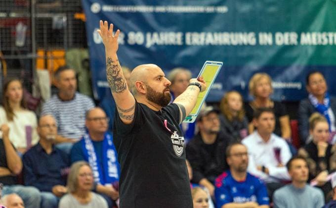 29 10 25 Allianz MTV Stuttgart Dresdner SC Germany, Stuttgart, 29 10 2025, Volleyball, Women, Bundesliga, Season 2025 2026, Allianz MTV Stuttgart Dresdner SC 3 0 Konstantin Bitter Coach Allianz MTV Stuttgart