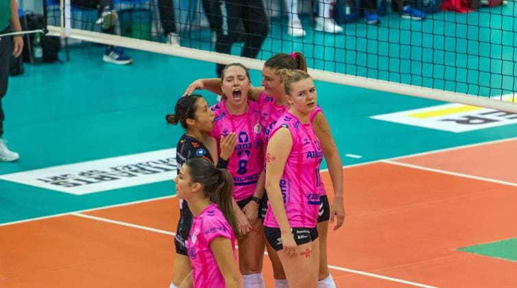 29 10 25 Allianz MTV Stuttgart Dresdner SC Germany, Stuttgart, 29 10 2025, Volleyball, Women, Bundesliga, Season 2025 2026, Allianz MTV Stuttgart Dresdner SC 3 0 Cheering Team Players Allianz MTV Stuttgart