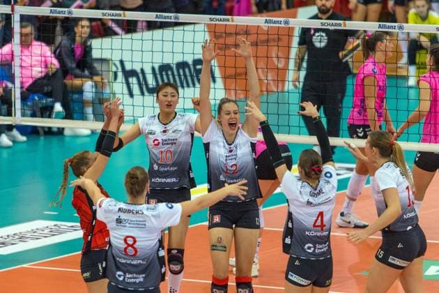 29 10 25 Allianz MTV Stuttgart Dresdner SC Germany, Stuttgart, 29 10 2025, Volleyball, Women, Bundesliga, Season 2025 2026, Allianz MTV Stuttgart Dresdner SC 3 0 Cheering Team Players Dresdner SC
